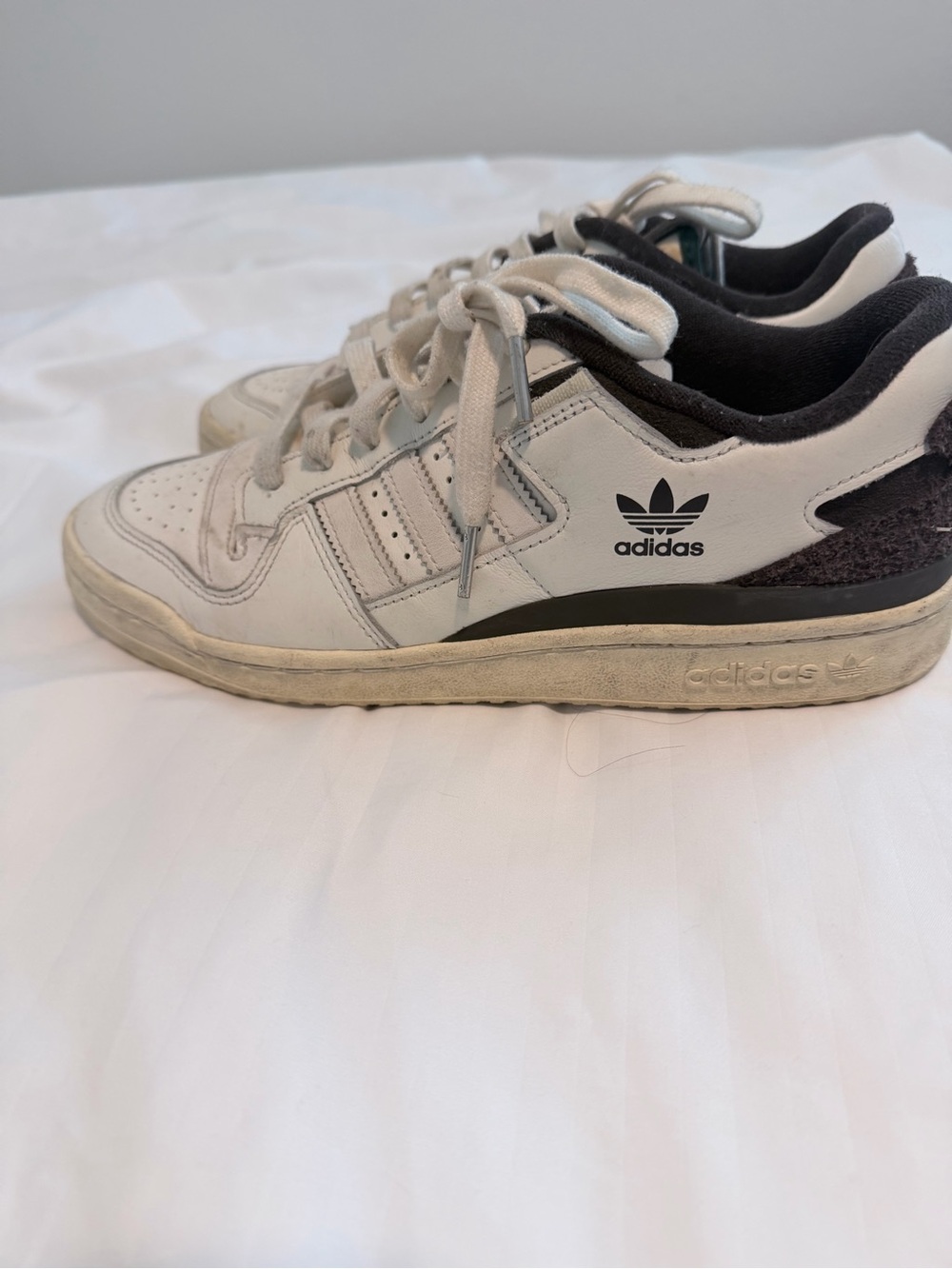 adidas Men’s White and Brown Low-Top Sneakers